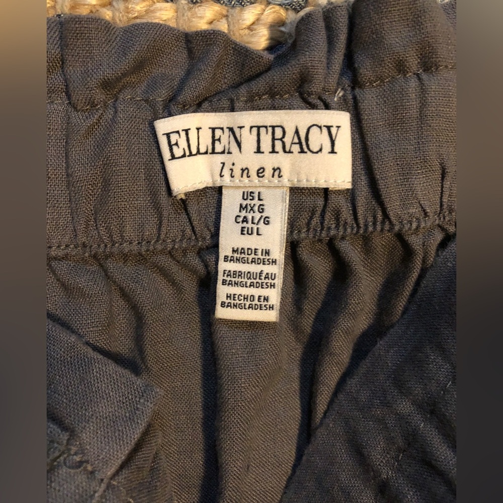 Elegant Grey Women's Skirt
Brand: Ellen Tracy